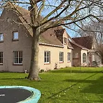 Oni Met Grote Speelruimte Casa de Férias