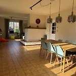 Oni Met Grote Speelruimte Casa de Férias